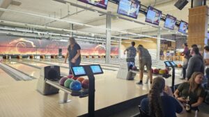 Gemeinsam aktiv ins neue Semester mit Bowling
